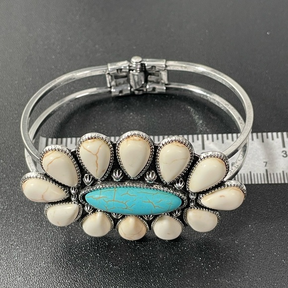 Navajo/Western Turquoise Flower Bracelet - Picture 6 of 9